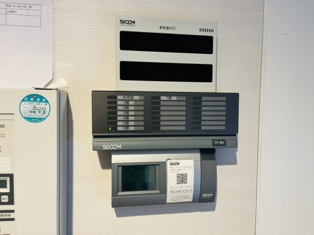 TS-114ビル エントランス