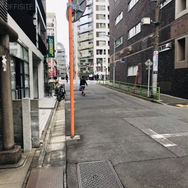 大原会館 ビル前面道路