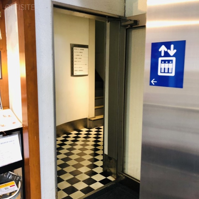 新宿島津ビル エントランス