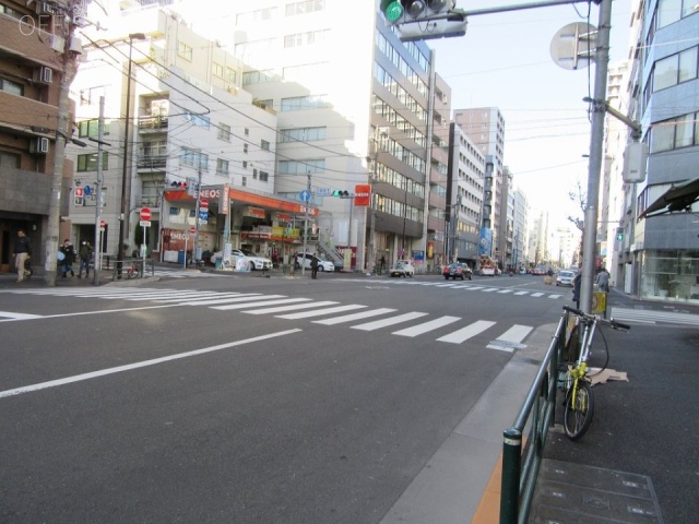成興ビル ビル前面道路
