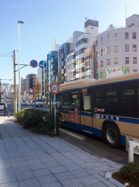 横浜ノアス　ビル周辺道路