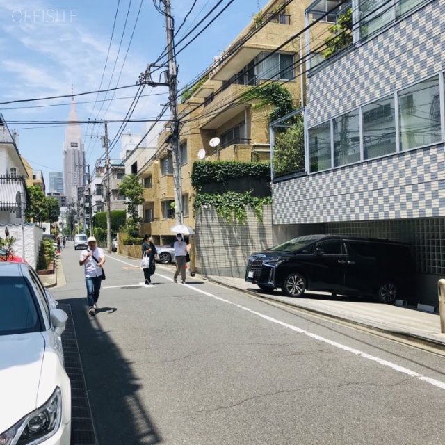 E・Sビル ビル前面道路