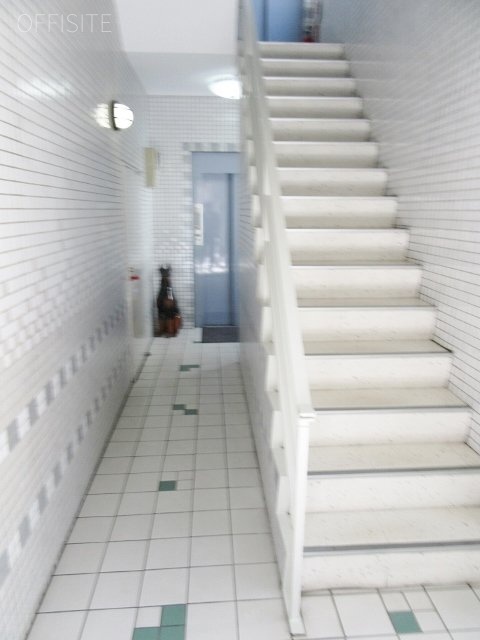 井場ビル エントランス