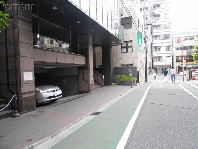 アラミドビル 画像