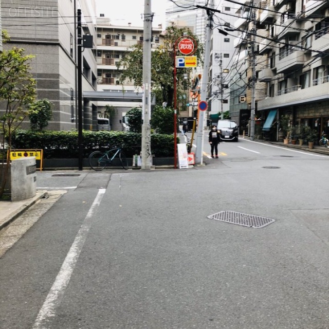 EXOS恵比寿 ビル前面道路