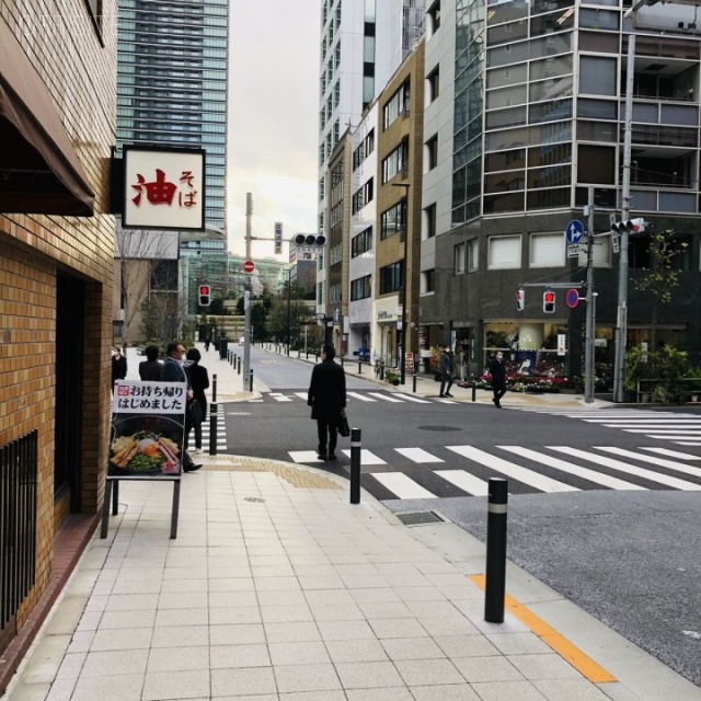 虎ノ門ファーストビル　ビル前面道路