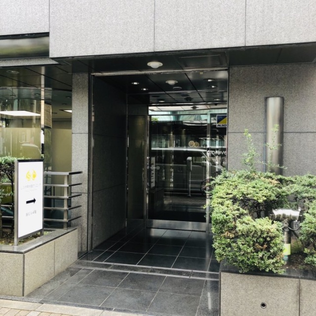 秋芳ビル エントランス