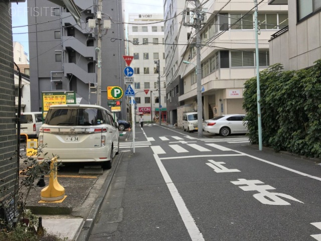 浅井ビル ビル前面道路