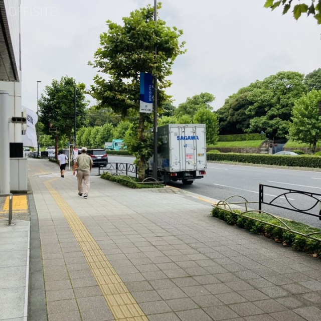 オーク赤坂ビル ビル前面道路