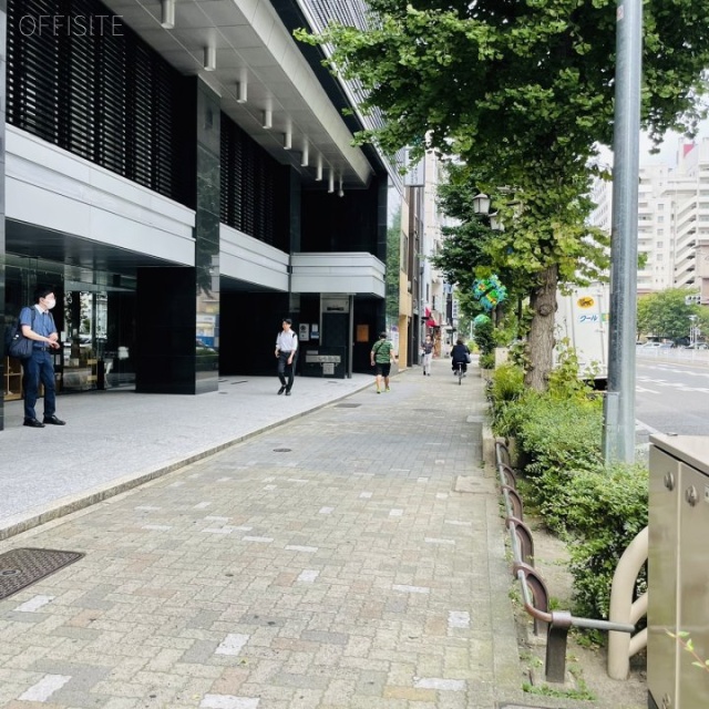 雲竜フレックスビル西館 前面歩道