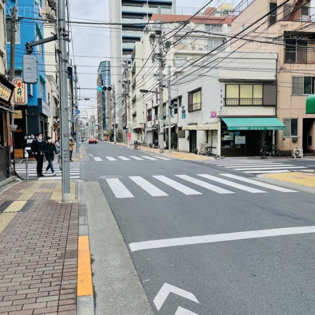 しみやビル　ビル前面道路