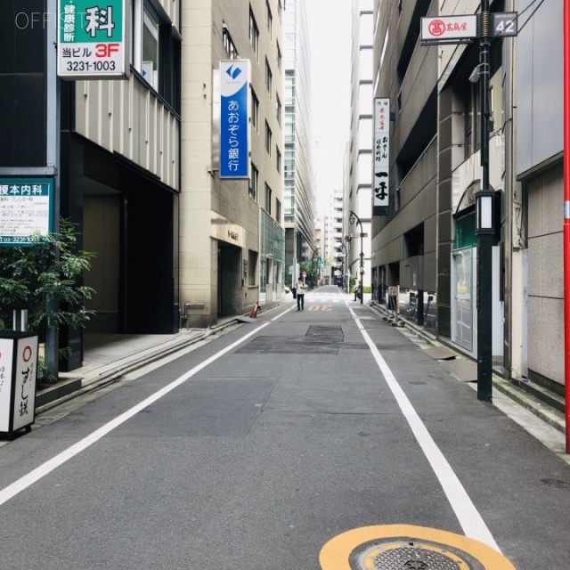 E-1ビル ビル前面道路