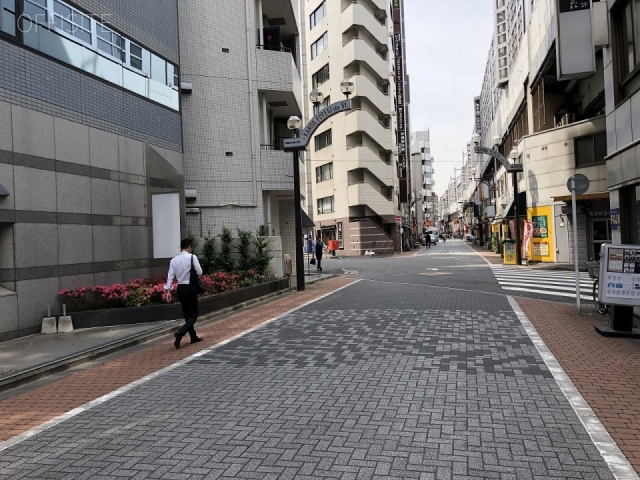 JR高架下千代田ビル ビル前面道路