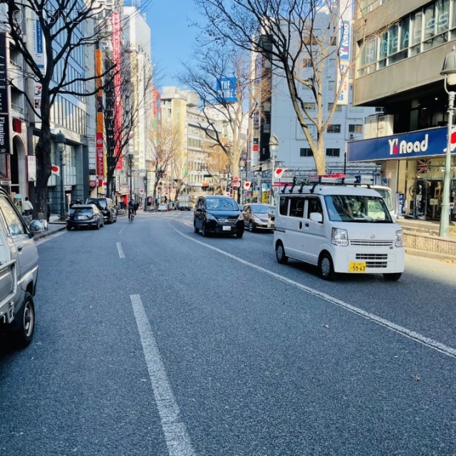 新大宗ビル5号館 ビル前面道路