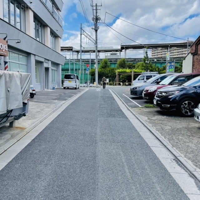 坂入ビル ビル前面道路