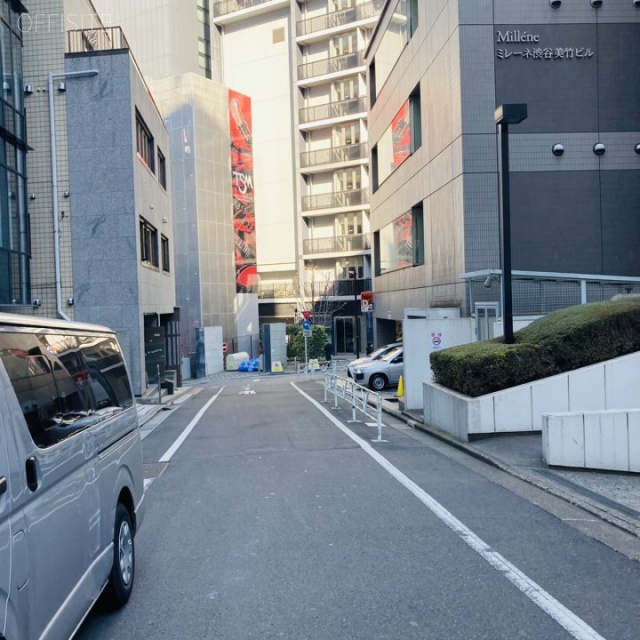 宮益ONビル ビル前面道路
