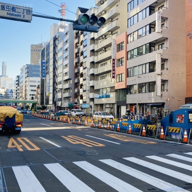 ISM飯田橋 ビル前面道路
