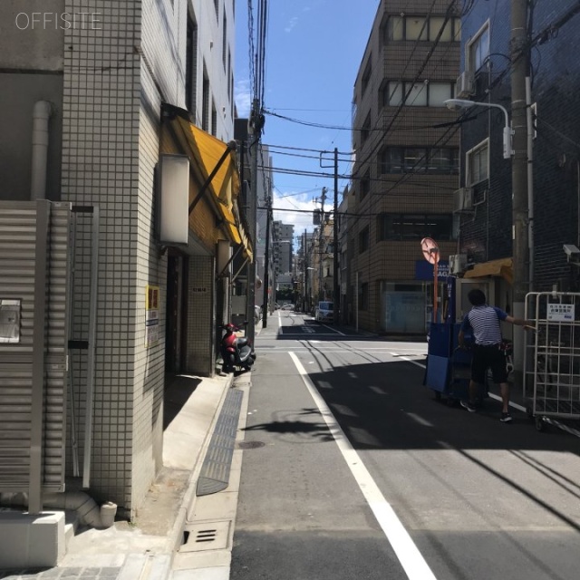 青山商事ビル ビル前面道路