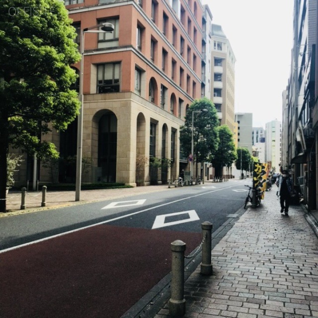 NITTA汐留ビル ビル前面道路