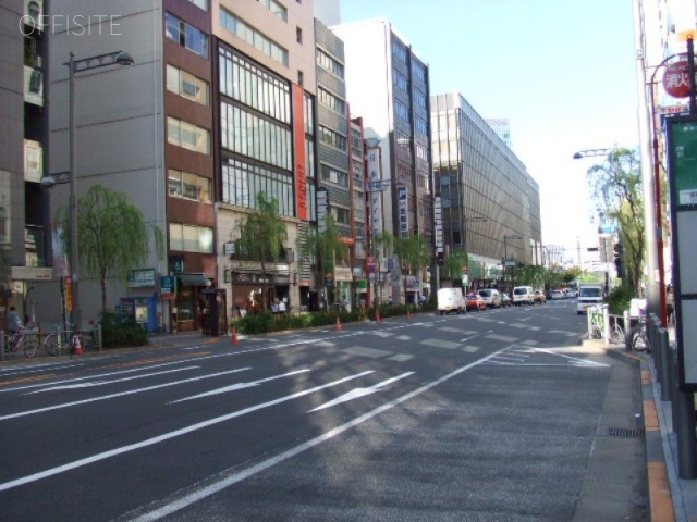 新堀ギタービル銀座 ビル前面道路