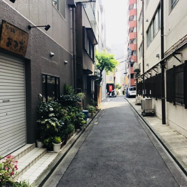 宇野ビル ビル前面道路