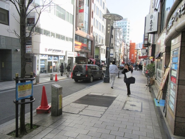 小泉ビル ビル前面道路