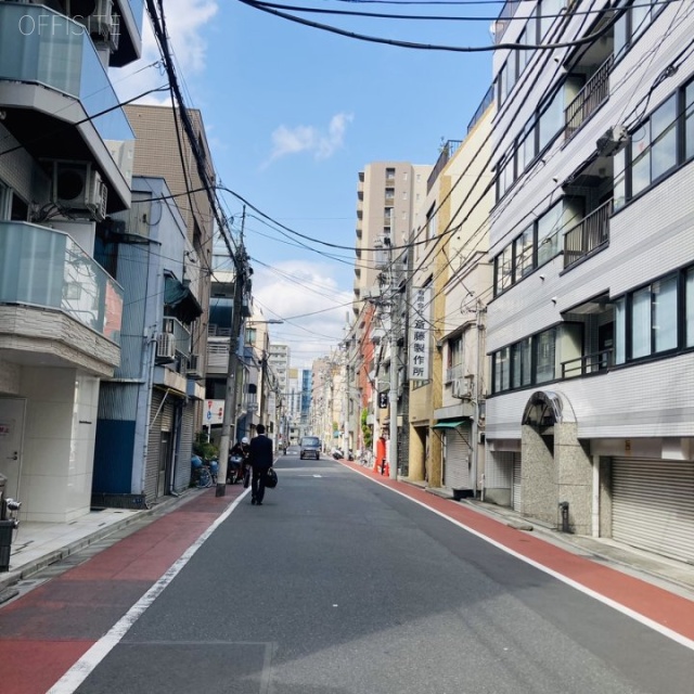 品田ビル ビル前面道路