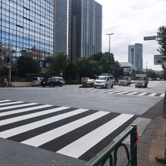 揚場ビル ビル前面道路