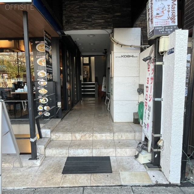 青山コシビル オフィスビル出入口
