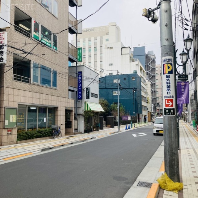 雄山ビル ビル前面道路