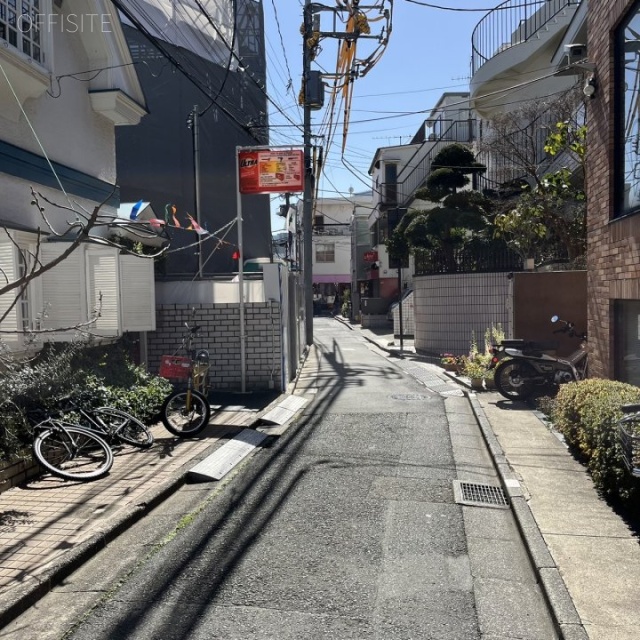神宮前スクエア 前面道路路