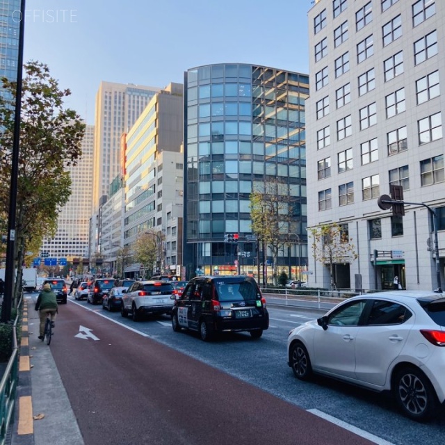 虎ノ門高木ビル ビル前面道路