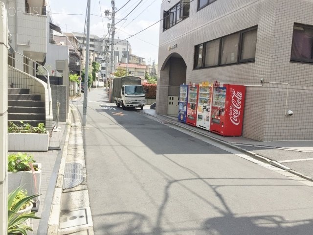 大塚ビル ビル前面道路