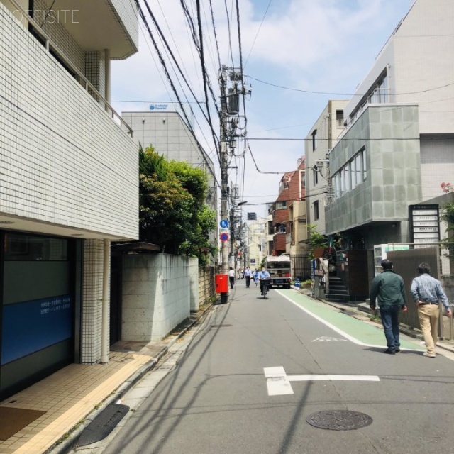 赤坂丹後町ビル ビル前面道路