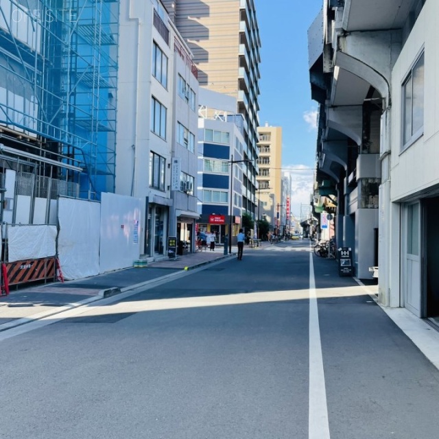 朝日ビル11号館 前面道路