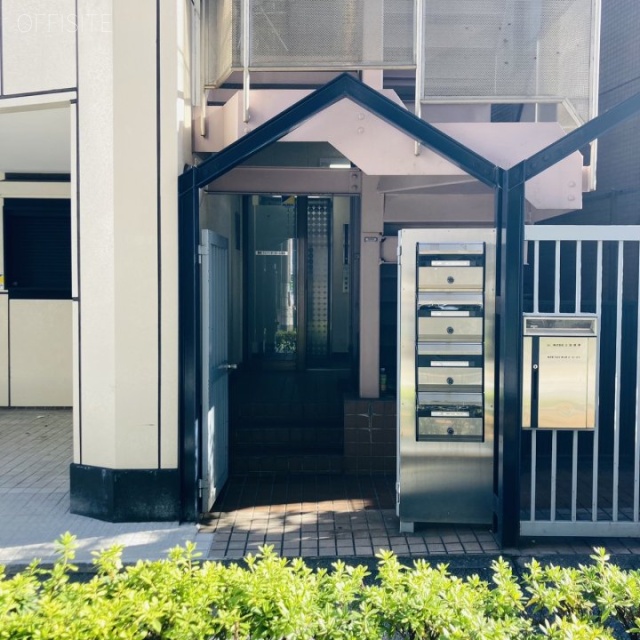上田ビル オフィスビル出入口