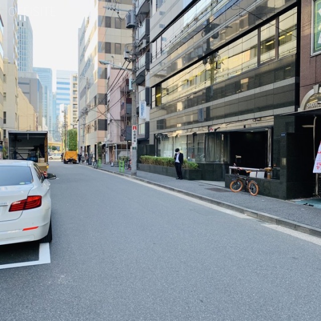 直平ビル ビル前面道路