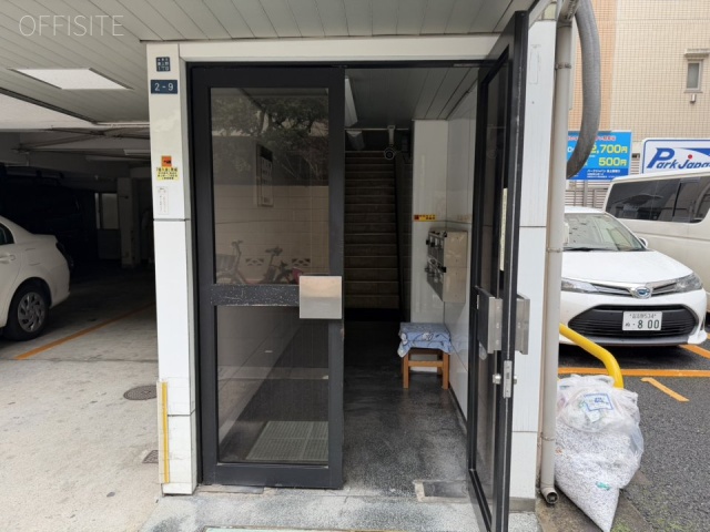 三部(ミベ)ビル　オフィスビル出入口