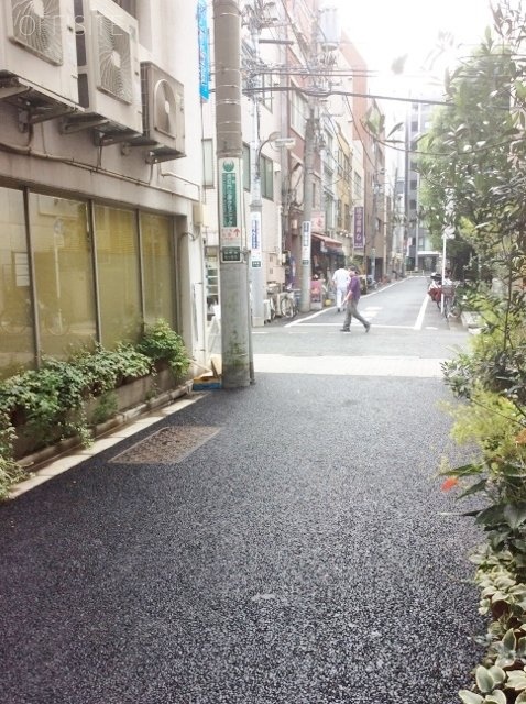 ミノルビル ビル周辺道路