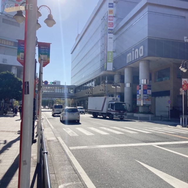 津田沼10番街ビル ビル前面道路