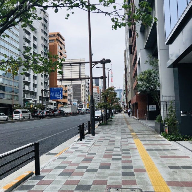 PMO田町Ⅳ ビル前面道路