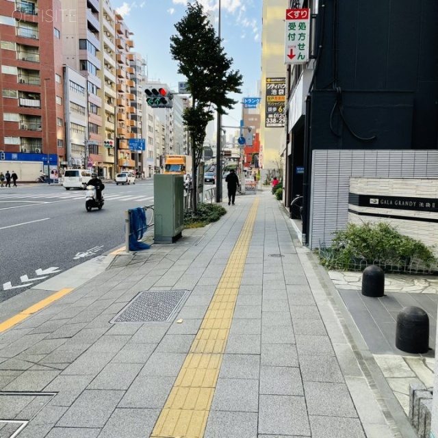 ステラビル　ビル前面道路