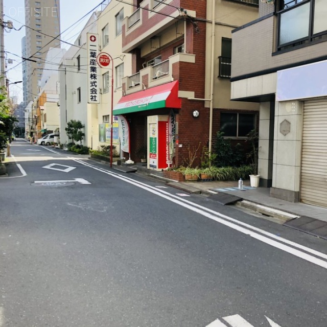 コンフォート青木 ビル前面道路