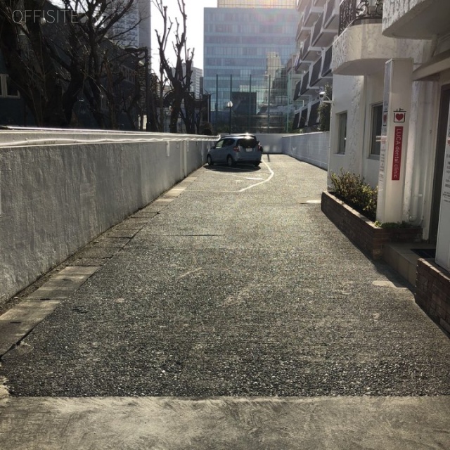 秀和南青山レジデンス 駐車場