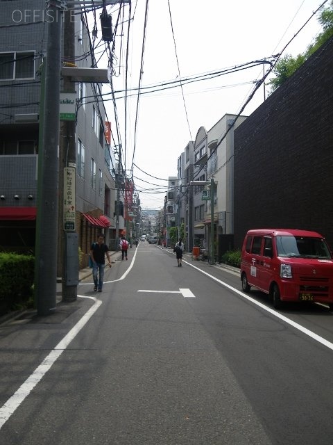 HIビル　ビル前面道路