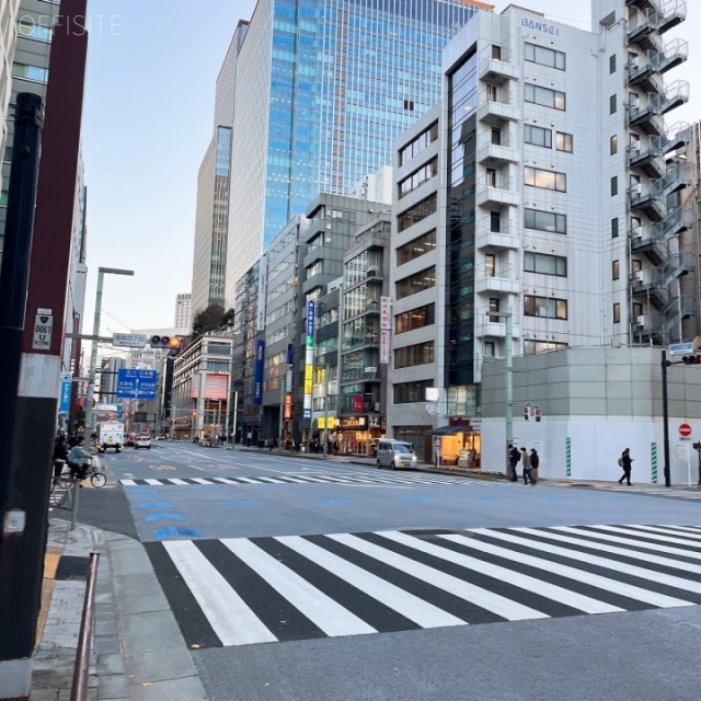 東山(とうざん)ビル ビル前面は中央通り