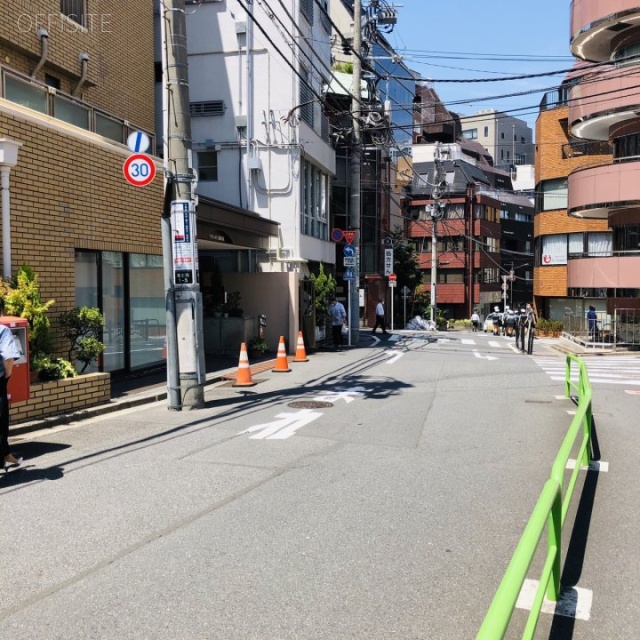 パラシオン飯田橋 ビル前面道路