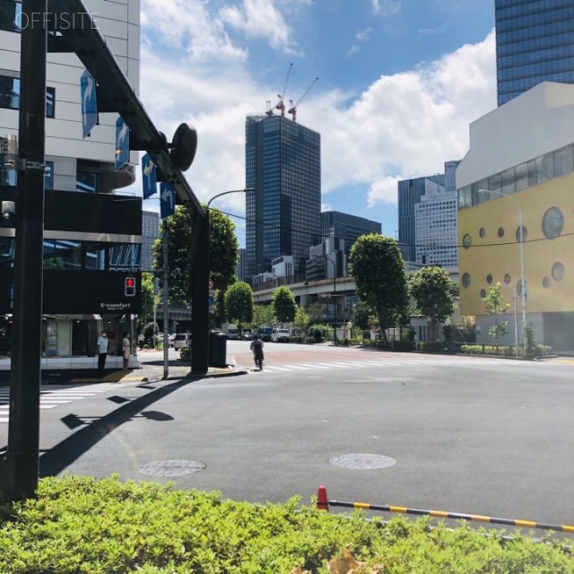米山ビル ビル前面道路
