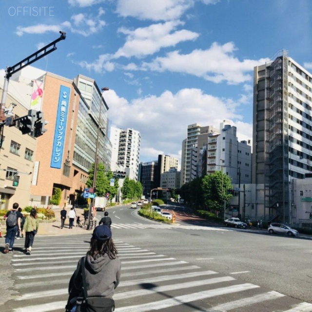 日本生命春日駅前ビル ビル前面道路