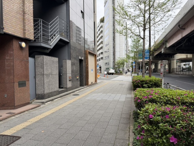 千代田寿ビル　前面歩道